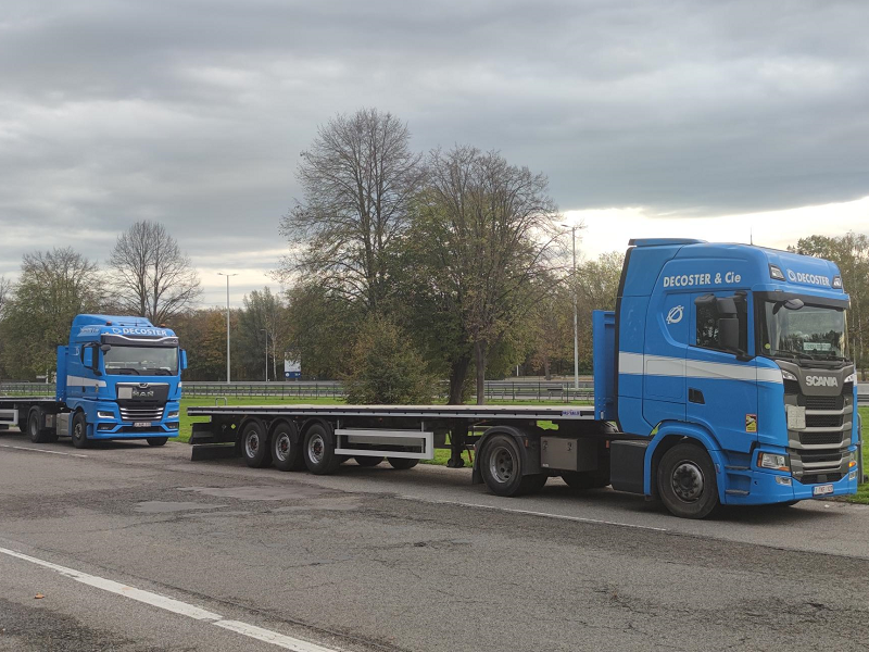 Knulog SRL trucks with trailer